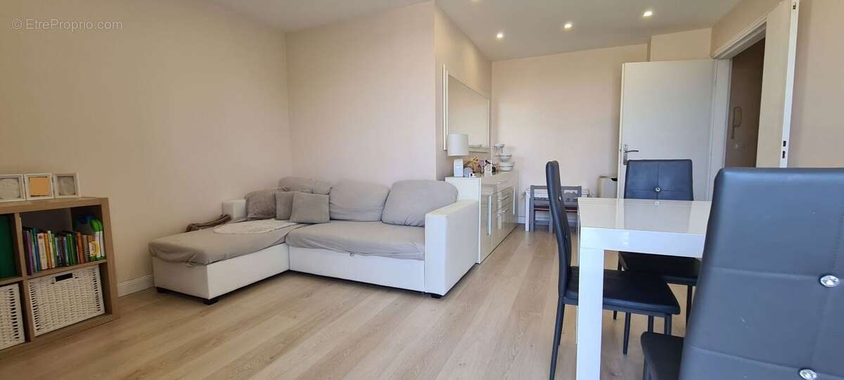 Appartement à COMBS-LA-VILLE