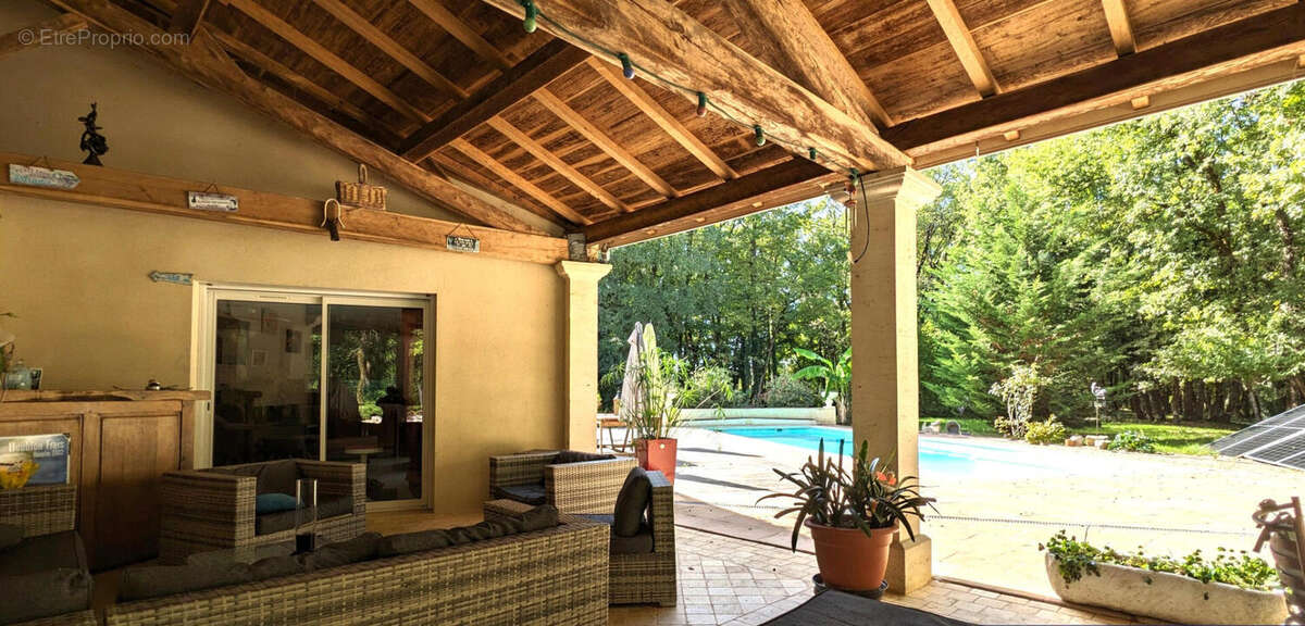 terrasse couverte - Maison à MAINE-DE-BOIXE