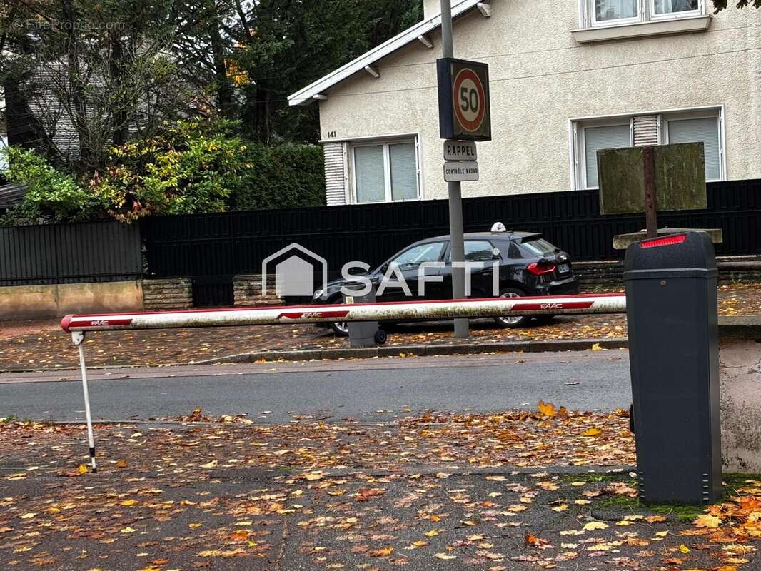 Photo 3 - Parking à DIJON