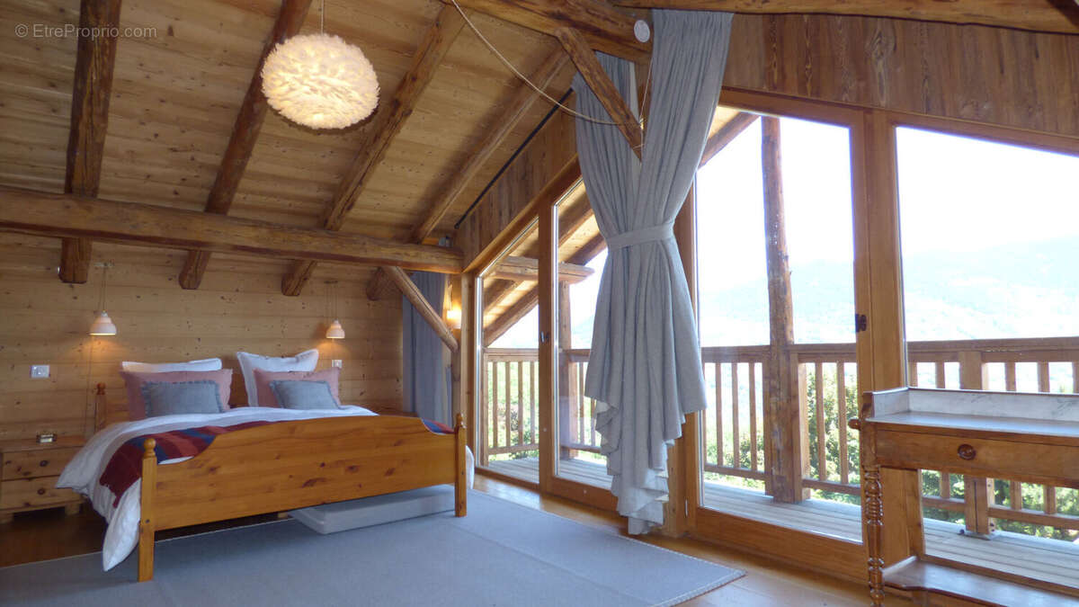 Maison à LES ALLUES