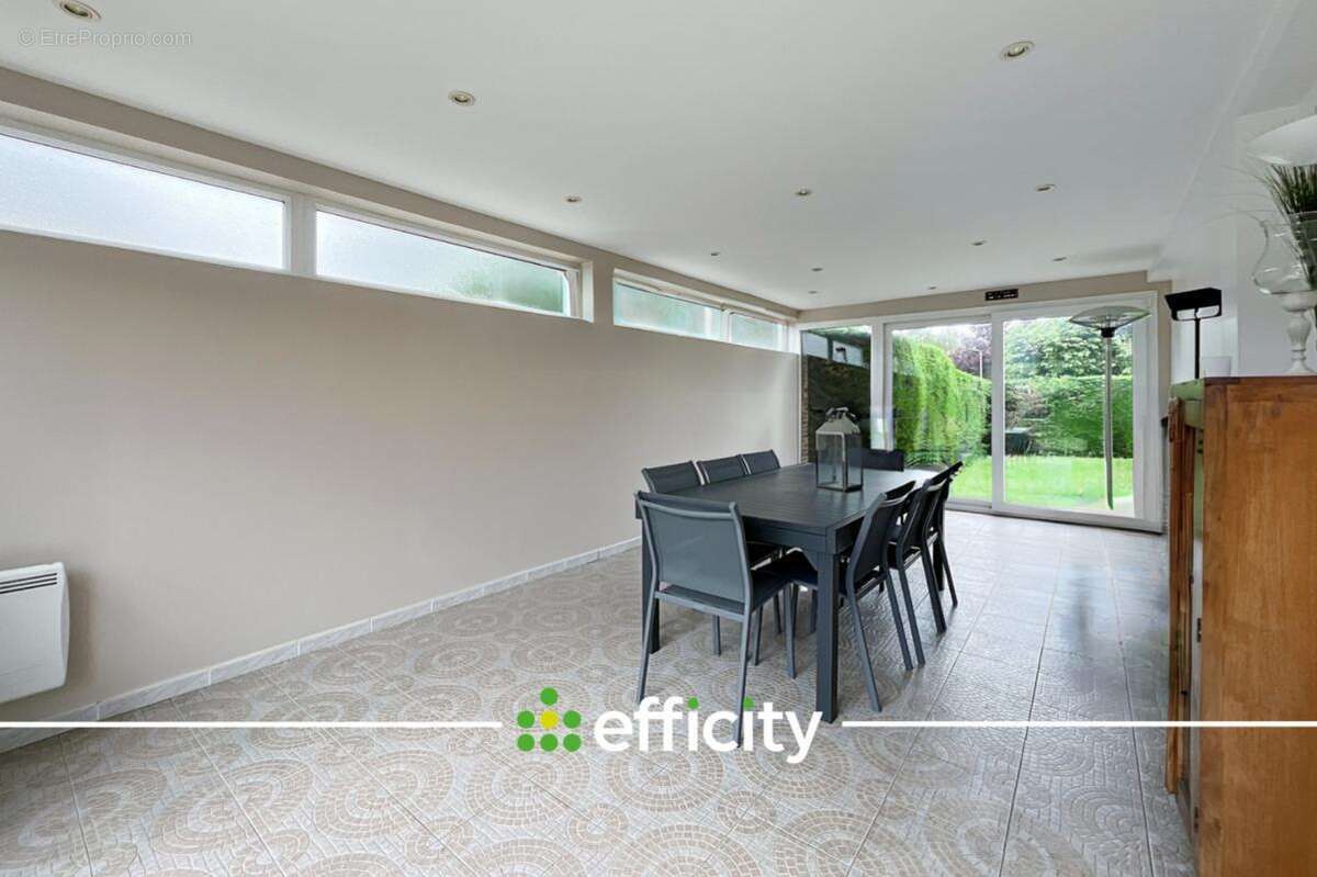 Maison à MANDRES-LES-ROSES