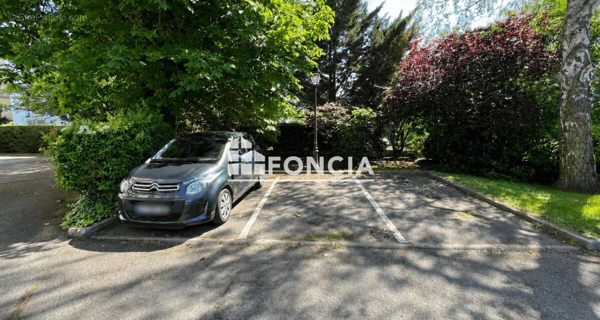 Parking à FRESNES