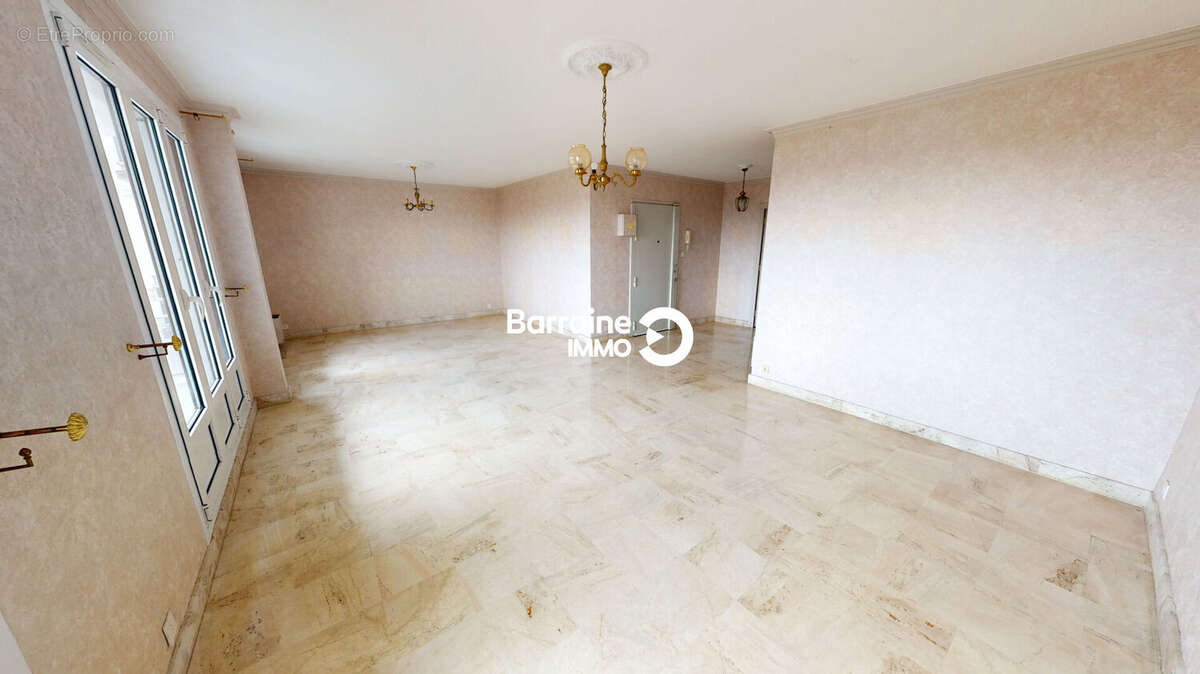 A vendre brest proche croix rouge appt t4 90m² deux chambres balcon ascenseur garage - photo 11