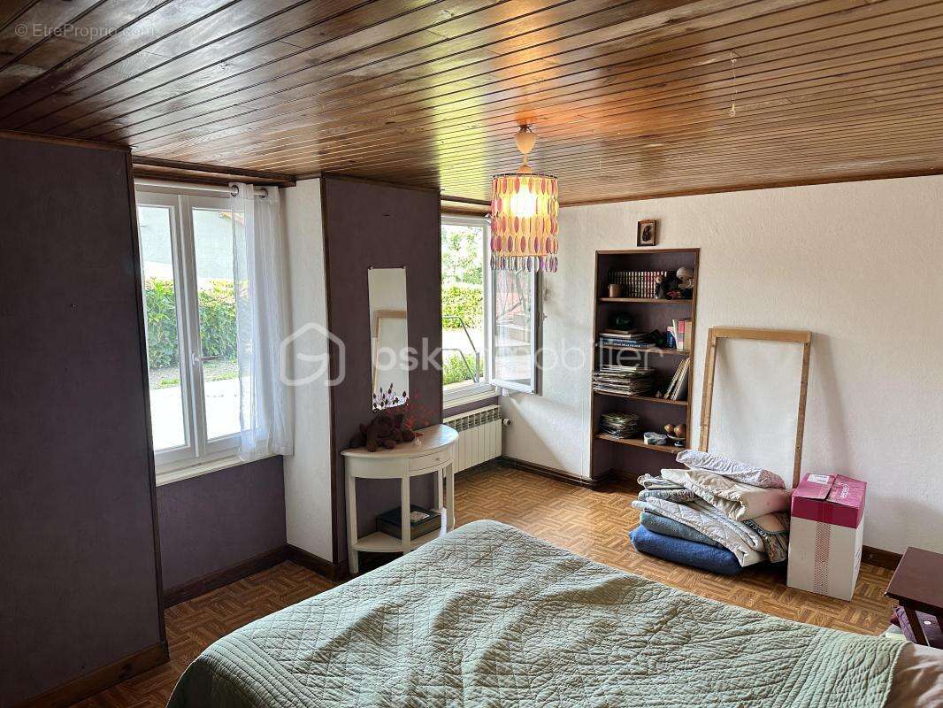 Maison à SAINT-DENIS-DE-CABANNE