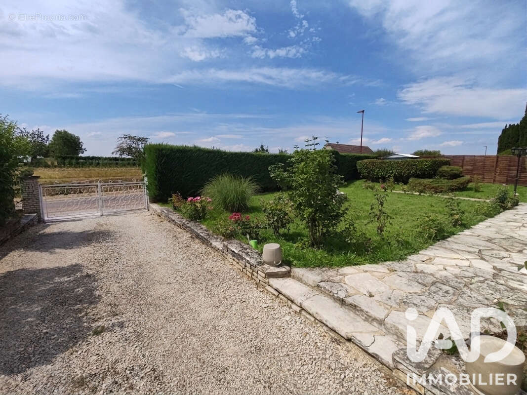 Maison 108 m² à Flogny-La-Chapelle  - photo 3