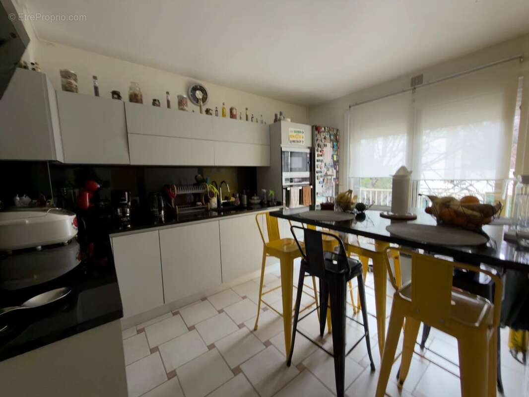 Appartement à LES PAVILLONS-SOUS-BOIS