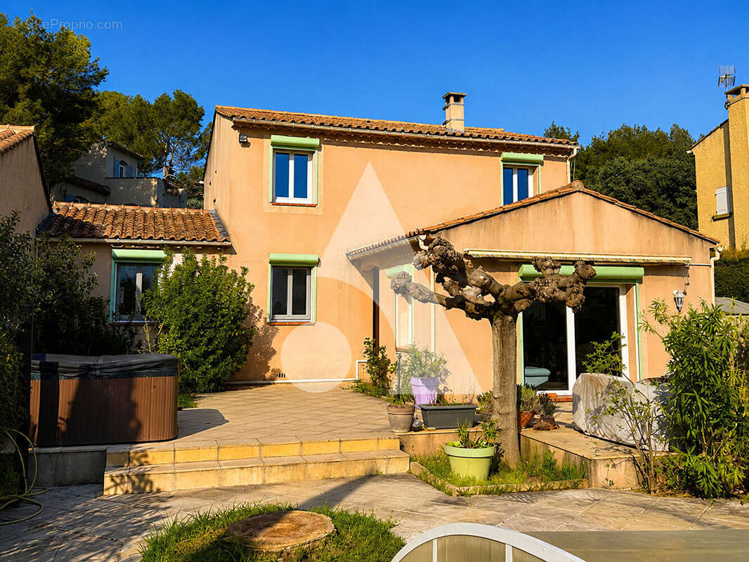 Maison à CHATEAURENARD