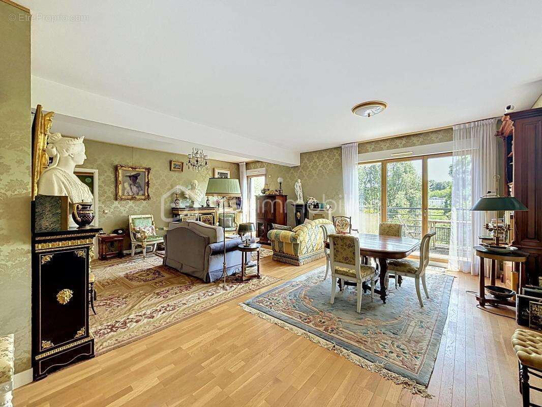 Appartement à MARNES-LA-COQUETTE