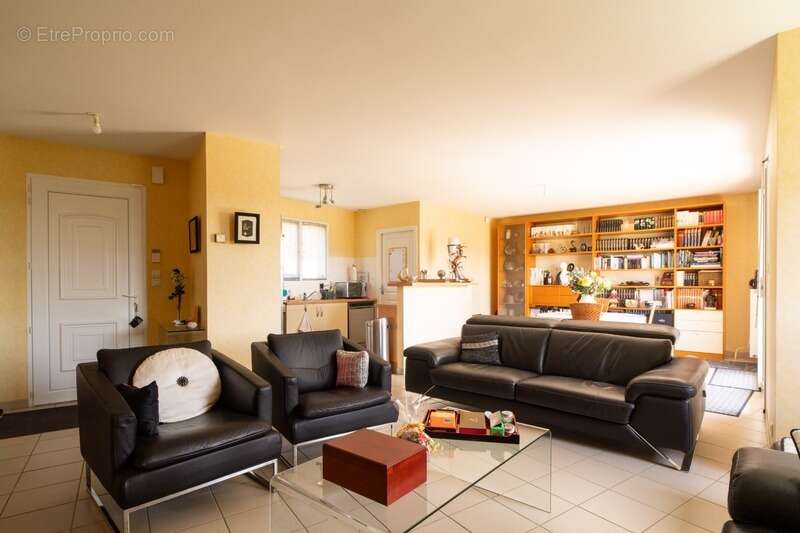 Maison à CHEVAGNY-LES-CHEVRIERES