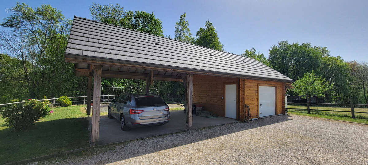 Maison à ALBUSSAC