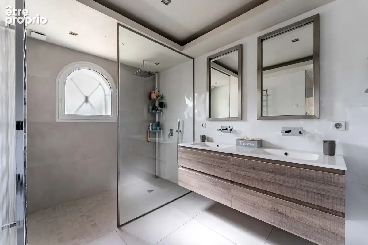 Maison de 240m2 - 8 pièces -  dans un cadre d exception a cailloux sur fontaines - photo 11