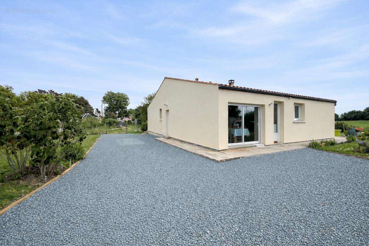 Maison à CORME-ECLUSE