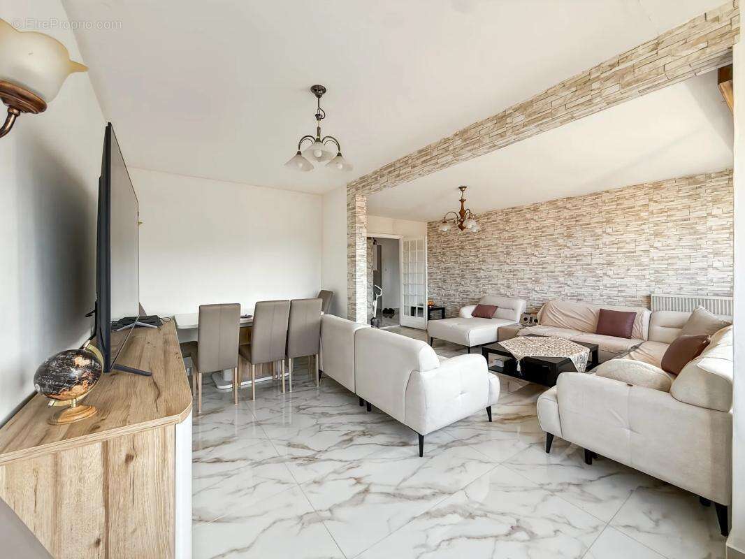 Appartement à SAINT-ETIENNE