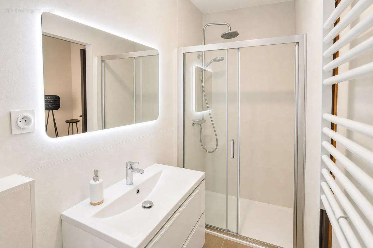 Charmant T5 rénové de 106 m² au cœur de Rousset - photo 8