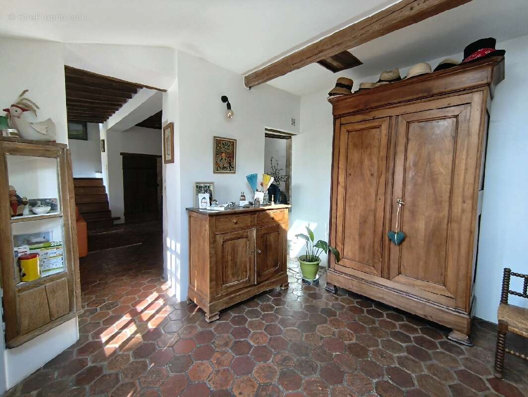 Maison à VALLANGOUJARD