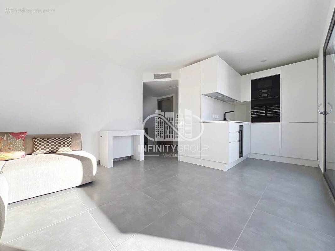 Appartement à VALLAURIS
