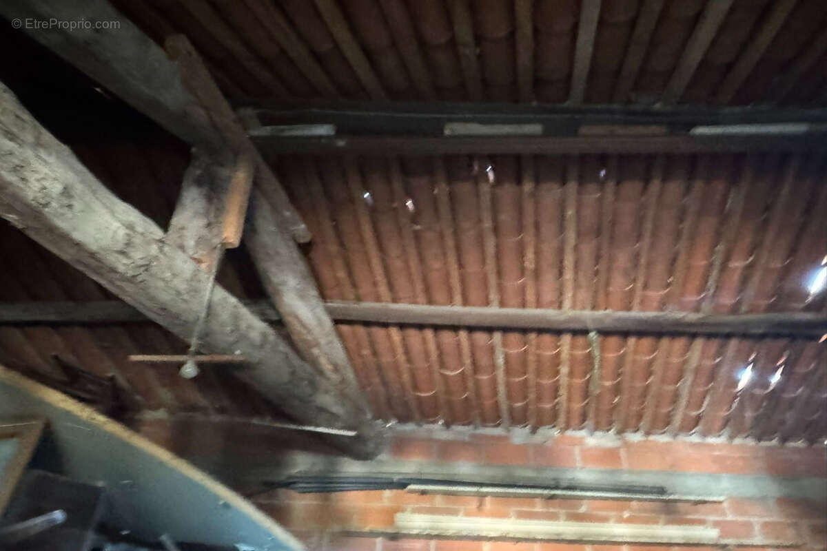 Parking à ORNAISONS