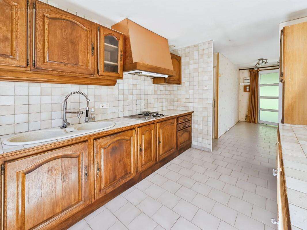 Maison à SAINT-HIPPOLYTE-DE-MONTAIGU