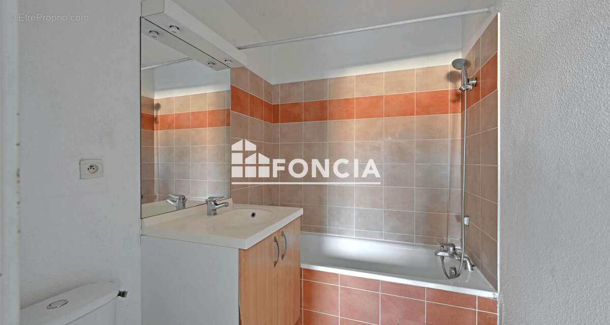 Appartement à FOURQUES