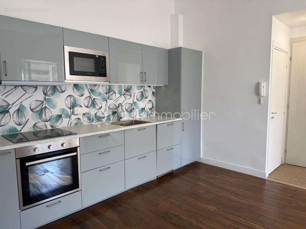 Au centre de hyeres (83400), dans le carré d'or, hyper centre, appartement de 58,05 m2 entièrement rénové - photo 5