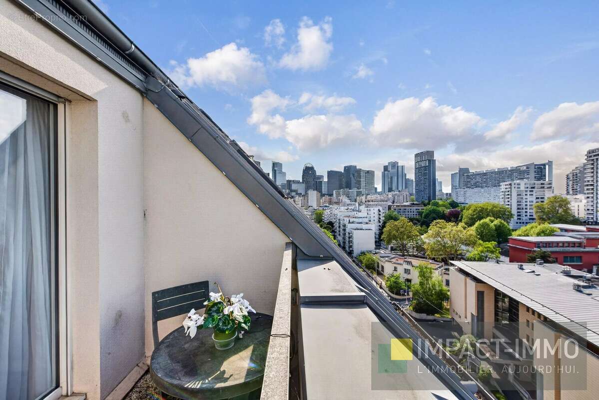 Appartement à COURBEVOIE