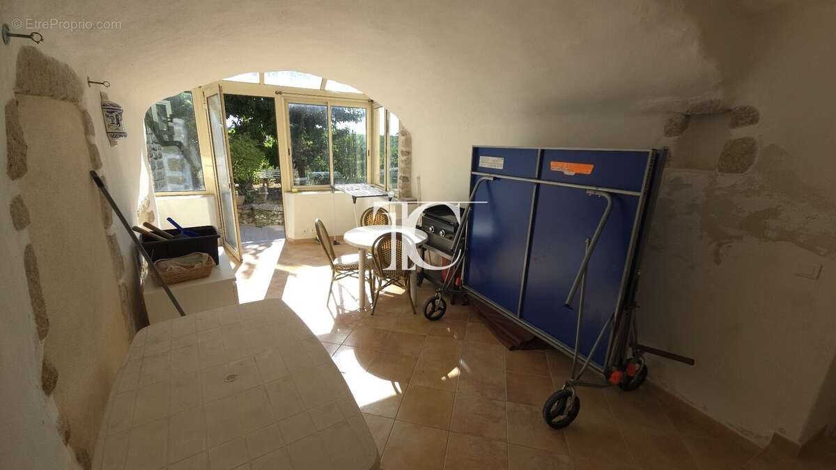 Authenticité, élégance et confort au cur du Sud Ardèche : une maison en pierre rare avec piscine où tout se fait à pied. - photo 33
