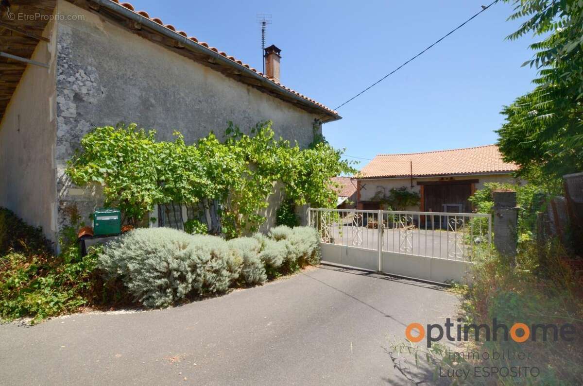  Ensemble immobilier avec énorme potentiel – Nieuil (Charente)  - photo 12