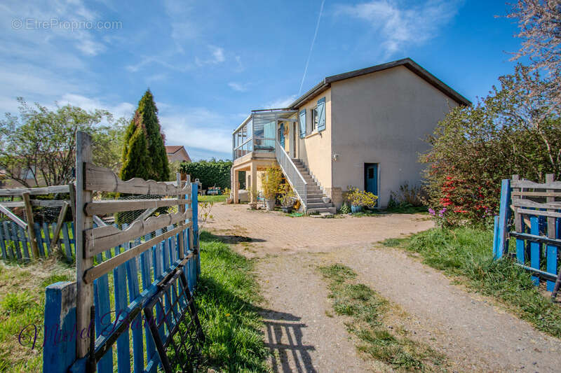 Maison à AVEIZE