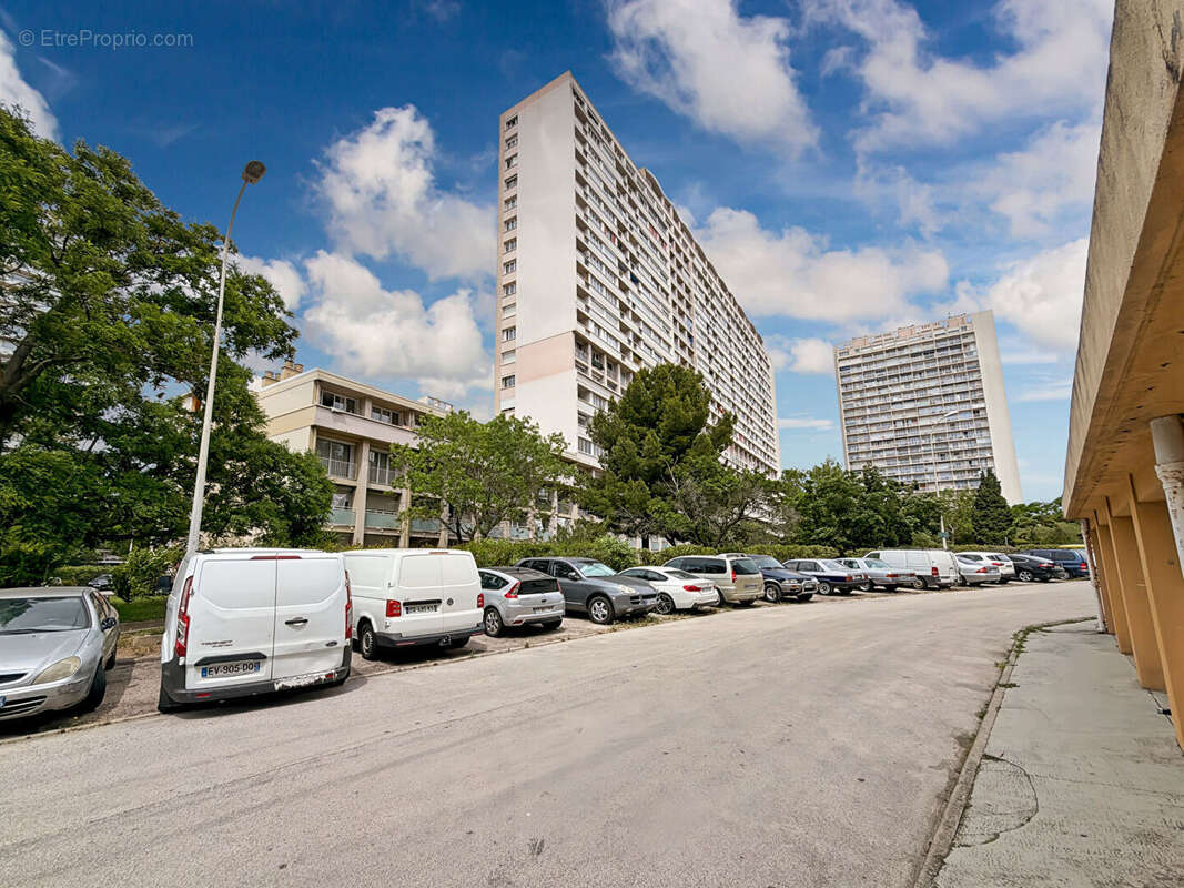 A vendre - Appartement T3 avec Balcon au calme absolu  et Vue Colline ? Parc Sévigné, Marseille 13009 - photo 9