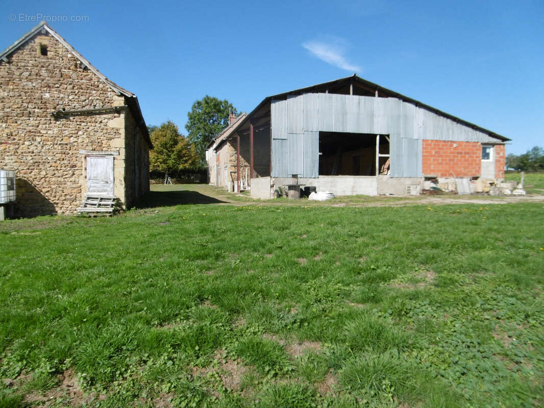 Maison à SAINT-CHRISTOPHE-EN-BRIONNAIS