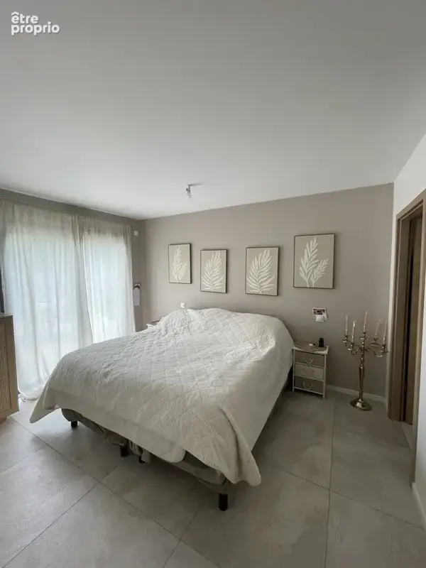 À vendre à Troyes, maison contemporaine de 149m2, 4 chambres, piscine, terrain de 571m2. - photo 5