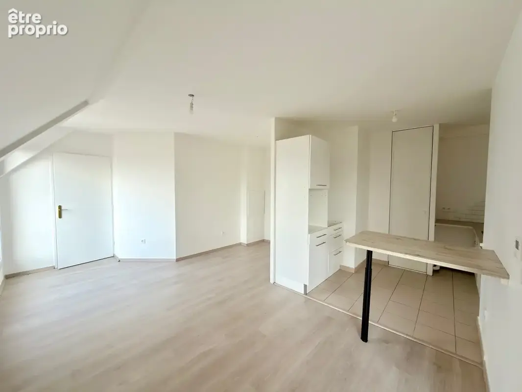 Rue Henri-Barbusse  Exclusivité — Appartement en dernier étage avec deux balcons - photo 2