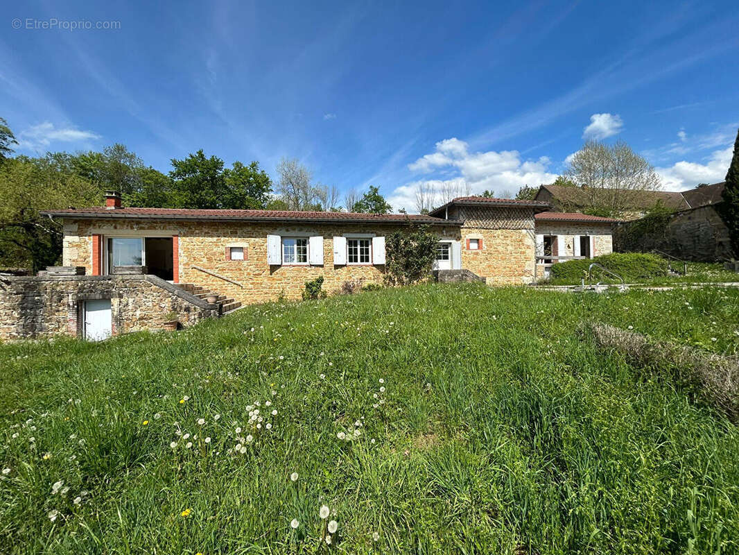 Maison à JUJURIEUX