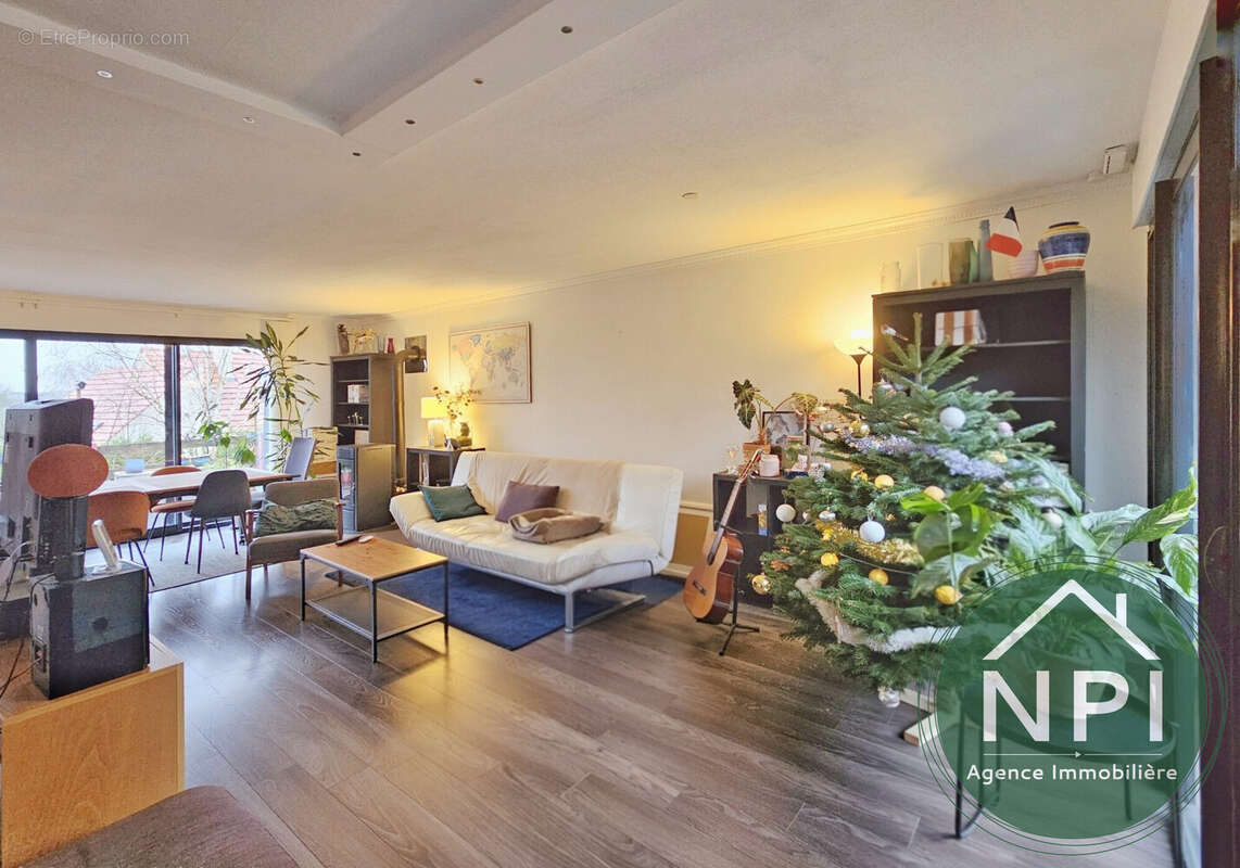 Maison à VAUX-LE-PENIL