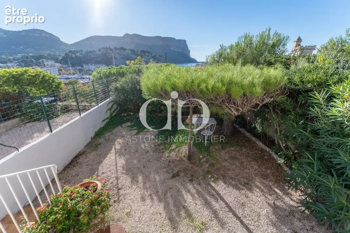 Cassis / appartement avec terrasse et jardin a proximite immediate du port - photo 2