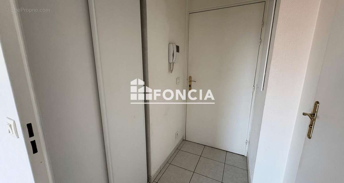 Proche RER - 2 pièces avec balcon et parking - photo 9
