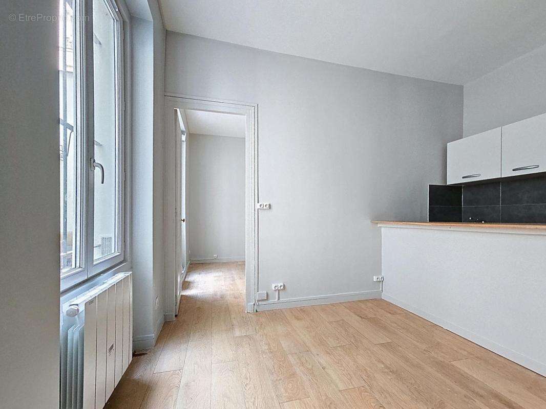 Appartement à PARIS-11E