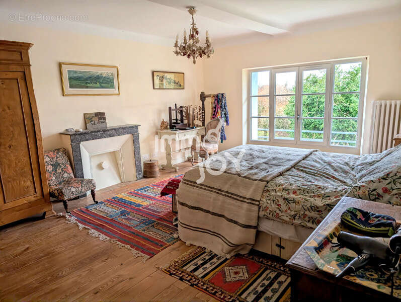 Secteur Mortagne au Perche, maison ancienne rénovée avec goût, jolie jardin, dépendance... - photo 6