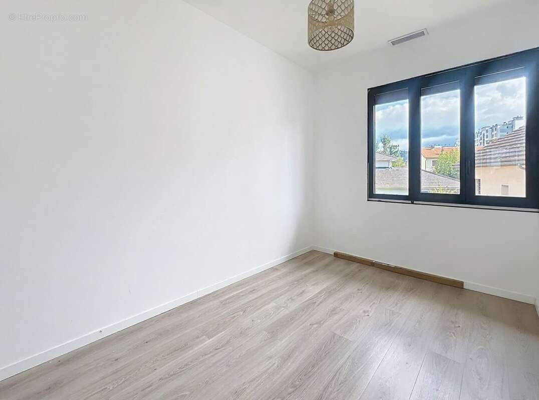 Maison à LE PONT-DE-CLAIX