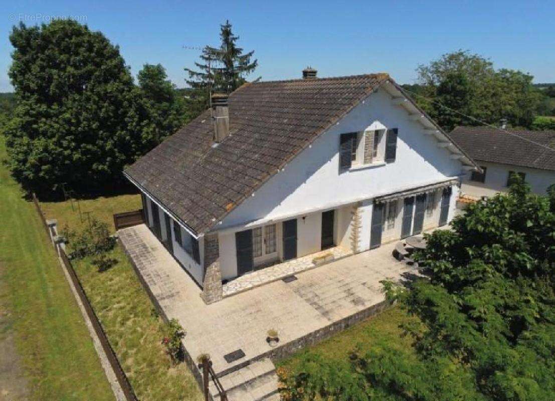 Maison 181 m² à Sauze-Vaussais  - photo 2