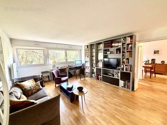 Appartement à CHARENTON-LE-PONT
