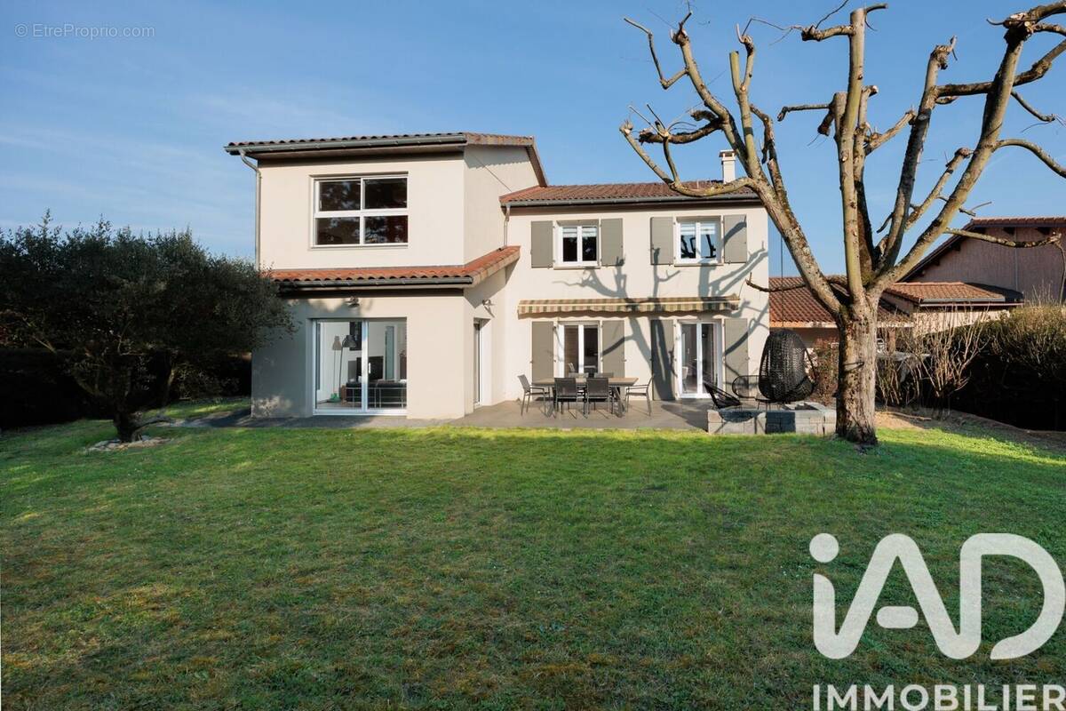 Photo 1 - Maison à SAINT-GENIS-LES-OLLIERES