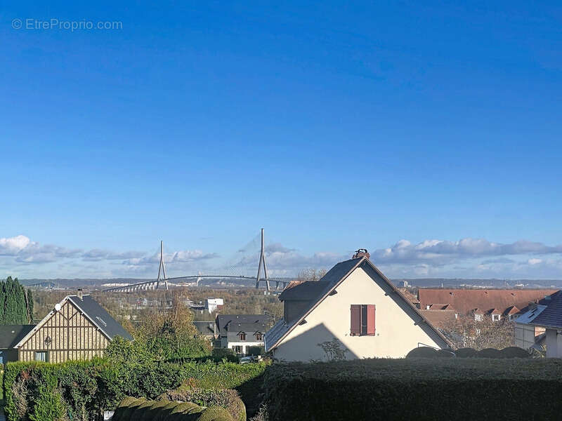 Maison à LA RIVIERE-SAINT-SAUVEUR