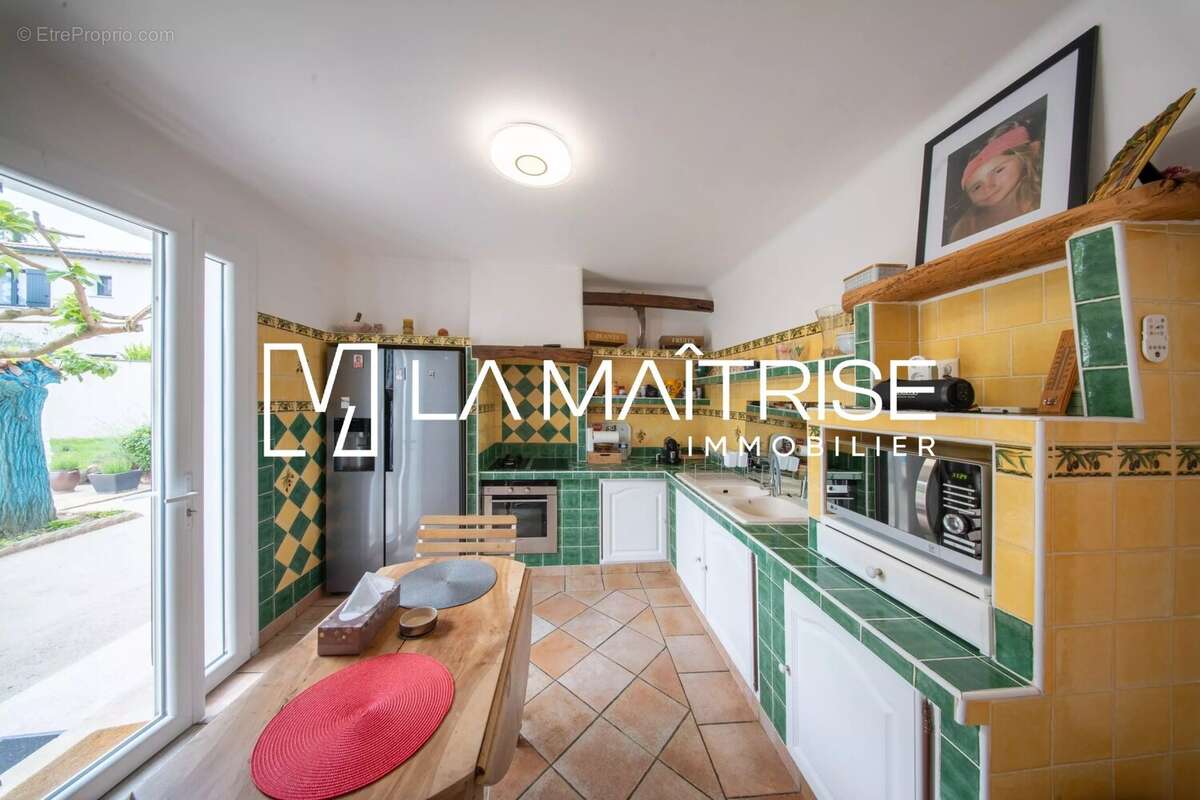 Maison 246 m² à Saint-Maximin-La-Sainte-Baume  - photo 8