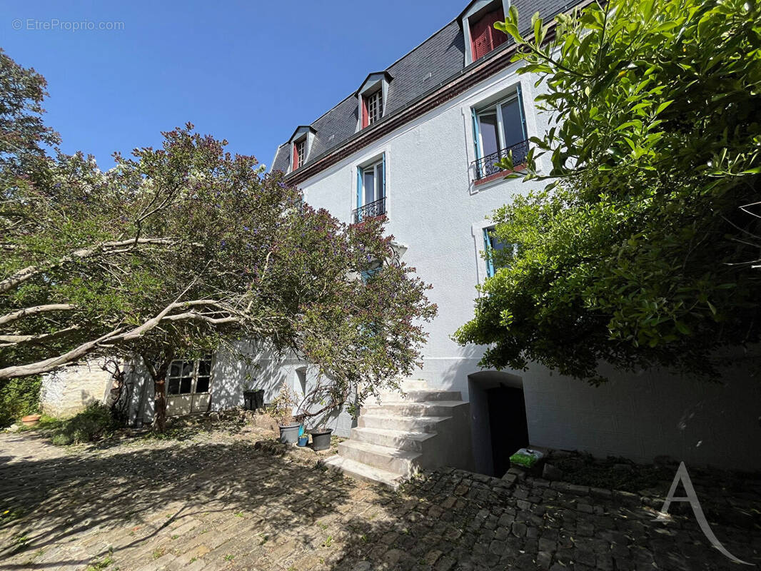 Maison à FOLLAINVILLE-DENNEMONT