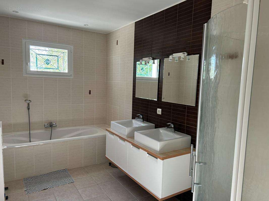 Maison à VAILHAUQUES