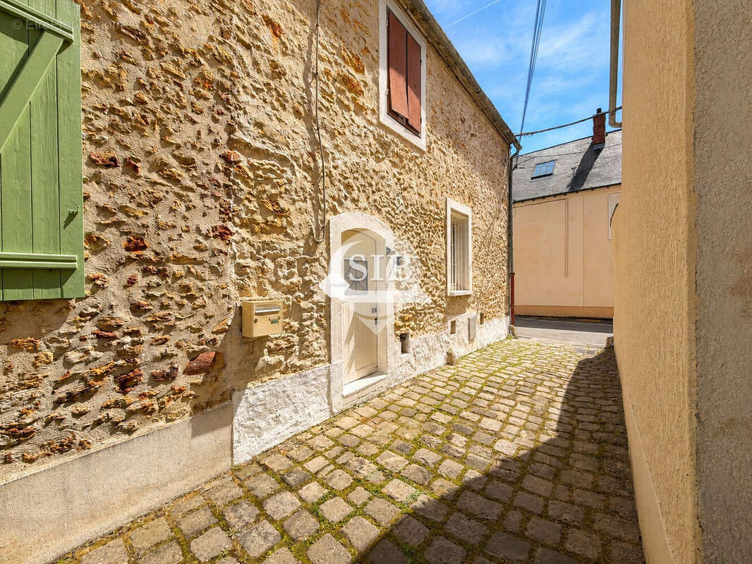 Maison 60 m² à La Ville-Du-Bois  - photo 2
