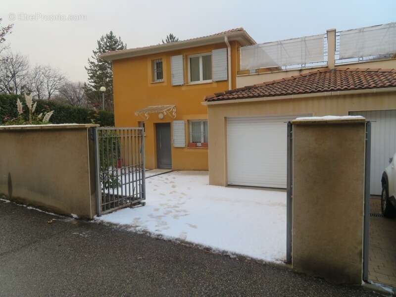 Belle MAISON sur 2 niveaux de 95 m3 à vendre centre ville de DIGNE LES BAINS (04) - photo 2