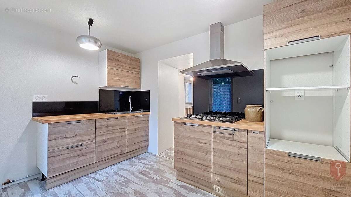 Maison à CRANVES-SALES