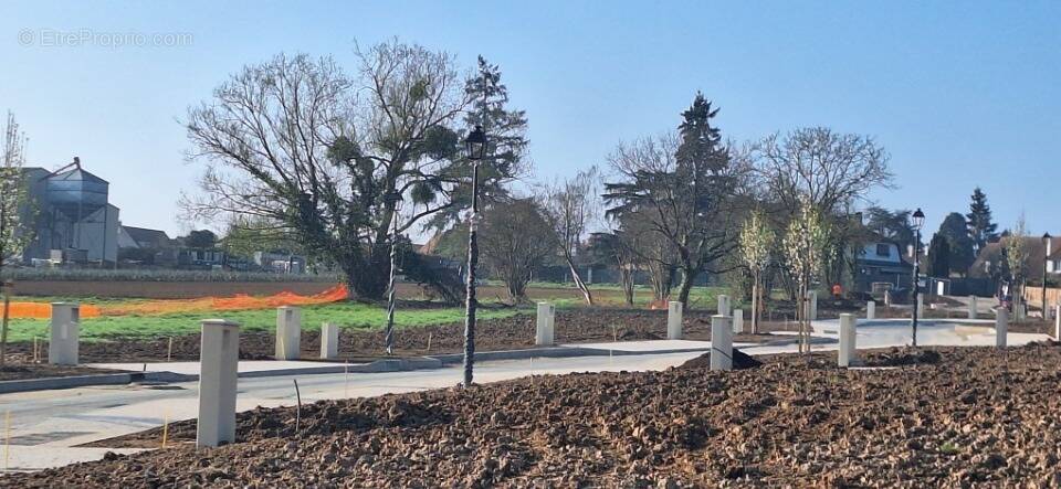 Terrain à PECQUEUSE